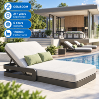 Chaise longue d'extérieur réglable et rembourrée pour piscine, patio, hôtel, complexe hôtelier, mobilier d'extérieur
