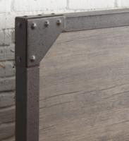 Cadre de lit en métal antique en fonte avec tête de lit en bois, en fer cornière et panneaux MDF EUDR robustes sur mesure