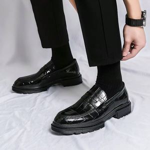 Mocassins imprimés marron pour hommes, chaussures de ville confortables à semelle épaisse pour le bureau et le quotidien - Product Image 3