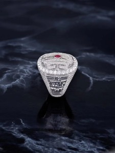 Anillo de compromiso de diamantes de excelente calidad con incrustaciones de piedras brillantes, joyería de lujo para bodas para mujeres y parejas en venta. - Product Image 2
