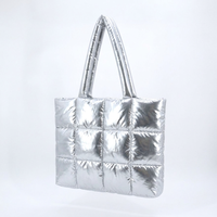 Fabricant de sacs à main personnalisés Sacs à main légers pour femmes Sac à bandoulière matelassé Sac fourre-tout matelassé pour femmes