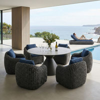 Ensemble de salle à manger tressé en corde épaisse YORLLA, table ronde en pierre frittée, coussins bleu marine, mobilier d'extérieur B2B