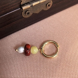 Boucles d'oreilles pendantes en pierre naturelle colorée, design géométrique, perle d'eau douce, plaqué or - Bijoux personnalisés pour femme, cadeau personnalisé - Product Image 2