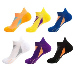 Chaussettes de sport respirantes et confortables pour athlètes, logo personnalisé, coupe basse, cheville courte, chaussettes de course athlétiques - Product Image 1