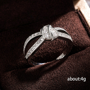 Anello Annodato da Donna, Elegante con Zirconi, Aperto e Regolabile, Gioiello Minimalista per Uso Quotidiano - Product Image 5