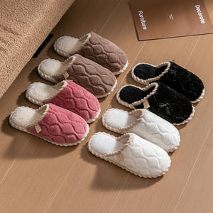 Pantofole da Casa Antiscivolo in Peluche Calde e Morbide per Uomo e Donna, Disponibili in Nero, Bianco, Rosa e Blu - Product Image 3
