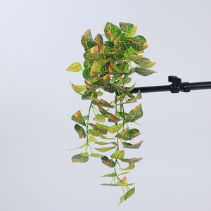 Plantas Verdes Artificiales Colgantes, Enredaderas de Plástico de 5 Ramas para Montar en la Pared, Hojas de Pothos/Batata de 7 Ramas para Interiores/Exteriores - Product Image 1