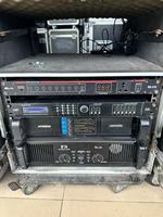 Système de sonorisation Line Array d'occasion 8x10 pouces avec amplificateur et rack pour 2x18 subwoofers, idéal pour concerts, églises, mariages, festivals et événements (location)