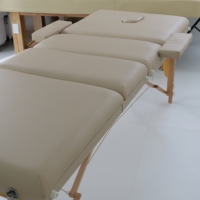 Table de massage portable pliable moderne avec accoudoirs amovibles, cadre en bois, éponge haute densité pour salon de beauté, salon, école