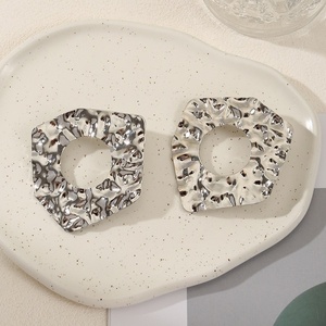 Pendientes sencillos retro de otoño e invierno de Jingciren Boutique Silver Needle, joyería coreana para las orejas, elegante embalaje en caja de regalo - Product Image 3