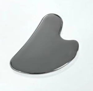 Herramienta gua sha premium de acero inoxidable con forma de corazón para drenaje linfático y antienvejecimiento facial. - Product Image 2