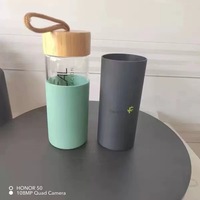 D5743 Gobelet portable d'extérieur à simple paroi avec manchon en silicone, poignée isolante et couvercle en bambou – Bouteille d'eau en verre