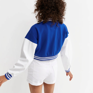 Chaqueta Varsity para Mujer, Azul y Blanca, con Letra B en el Frente, Cierre de Botones, Corte Corto, Manga Regular, Cuello Camisero - Product Image 2
