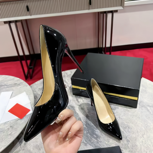 Chaussures en cuir véritable noir pour femmes, style de créateur de luxe. Chaussures habillées élégantes à semelle rouge, talons hauts pour femmes - Product Image 1