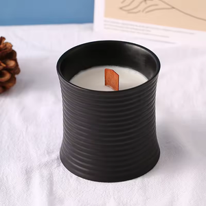 Nueva tendencia Vela de aromaterapia Vasos de vela de cerámica Tarros de vela vacíos negros con tapa y cajas Embalaje para Navidad - Product Image 1