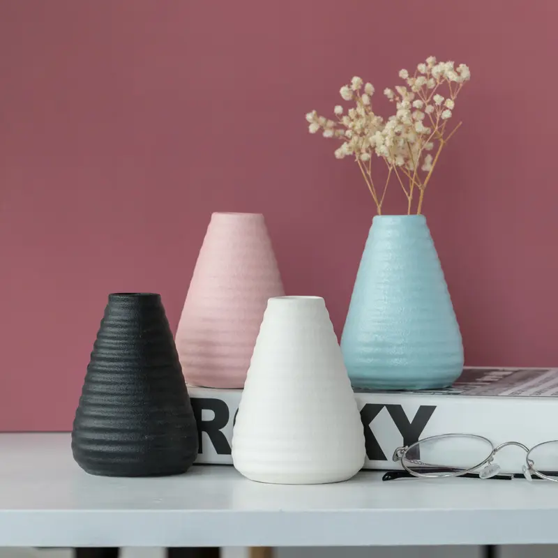 Simple luxury modern Nordic style tabletop hotel home flower pot Ornaments Black and White ceramic vase for home decor wedding