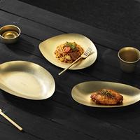 Assiette irrégulière Cendal en acier inoxydable 304, bord ondulé asymétrique, style moderne minimaliste, luxe, écologique, passe au lave-vaisselle, idéale pour les pâtes