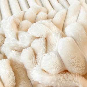 Cubrecama <span class=keywords><strong>de</strong></span> Felpa Suave y Cálida - Ideal para Uso en el Hogar y Hoteles - Product Image 2