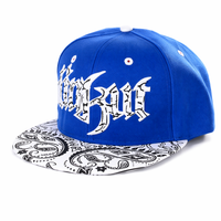 Usine de casquettes snapback imprimées tout-en-un : Logos style graffiti, visières plates à motifs personnalisés, design respirant et absorbant la transpiration