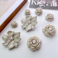 Décoration de chaussures en résine de luxe, bouquet blanc osseux, accessoires de chaussures haut de gamme, fleurs colorées personnalisées, breloque pour chaussures