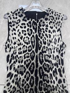 AELESEEN 100% soie été robe mi-longue femmes sicilienne sans manches mince imprimé léopard crayon Vintage gilet robe femme - Product Image 4