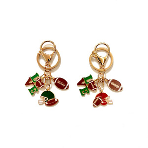 Porte-clés tendance en métal émaillé, casque de football américain, breloques lettre LOVE, thème sportif, pendentif de sac, souvenir pour fan - Product Image 1