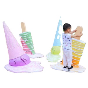 Sculpture en résine <span class=keywords><strong>de</strong></span> cône <span class=keywords><strong>de</strong></span> crème glacée fondante en <span class=keywords><strong>fibre</strong></span> <span class=keywords><strong>de</strong></span> <span class=keywords><strong>verre</strong></span> d'artisanat moderne pour la décoration <span class=keywords><strong>de</strong></span> centre commercial - Product Image 1