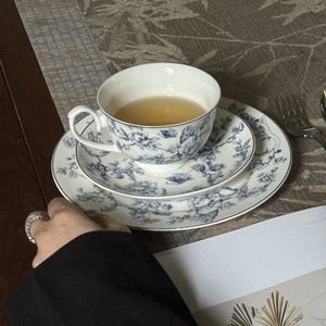 Juego de Platos de Cerámica con Diseño de Flores Azules, Estilo Retro Francés, para Desayuno, Taza y Platillo para Té, Ideal para Fiestas y Hoteles - Product Image 4