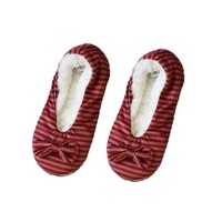 Vente en gros de chaussettes pantoufles pour animaux-Chaussettes antidérapantes pour la maison avec doublure en polaire, chaussettes d'hiver thermiques OEM pour l'exportation en vrac
