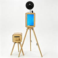 Cabina de Fotos Vintage de Madera con Doble Pantalla de 18.5 Pulgadas, Trípode Plegable, Kiosco de Autoservicio Compatible con iPad y DSLR para Alquiler en Fiestas y Bodas