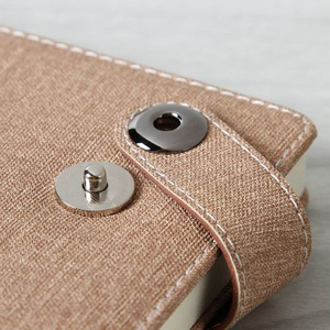 Tùy Chỉnh Logo A5 Linen PU Da Bìa Cứng Màu Be Notepad Tạp Chí Máy Tính Xách Tay Với Túi Điện Thoại Và Nam Châm Đóng Cửa - Product Image 3