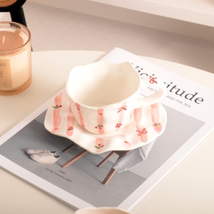Venta al por mayor de fábrica, personalización, juego de taza y platillo de cerámica irregular hecha a mano de 200 ml, taza de porcelana para regalo, para café con leche o té - Product Image 5