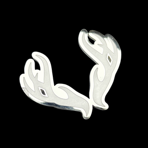 Op maat gemaakte OEM zilverkleurige roestvrijstalen metalen badge-spelden met gegraveerde lasergravure en UV-print voor mode-reclame - Product Image 2