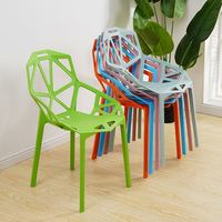 Chaise de salle à manger moderne en plastique français pour restaurant et pâtisserie, avec coussin souple, réutilisable, vente en gros, en polypropylène