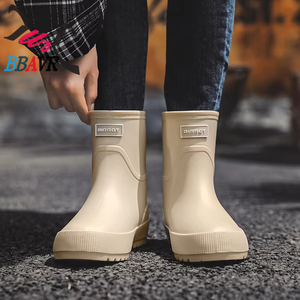 Botas de Lluvia Impermeables de Moda 2025 para Mujer, Diseño de Botas Modernas para Invierno y Verano, Ligeras y Antiestáticas - Product Image 2