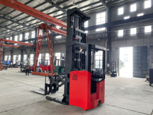 EverLIFT - Carretilla Elevadora Eléctrica de Doble Alcance de 1500 kg y 2 t, con Desplazador Lateral de 2400 mm para Almacenes con Pasillos Estrechos - Product Image 2