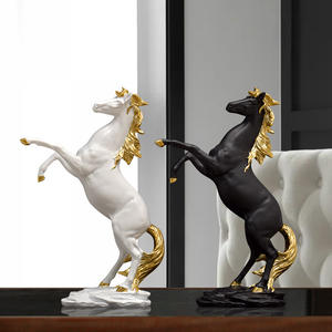 Figurine <span class=keywords><strong>de</strong></span> <span class=keywords><strong>course</strong></span> <span class=keywords><strong>de</strong></span> <span class=keywords><strong>chevaux</strong></span> 3D personnalisée, mignonne, en polyrésine, statue d'animal pour la décoration <span class=keywords><strong>de</strong></span> la maison, cadeau d'anniversaire ou cadeau d'affaires pour Noël - Product Image 4