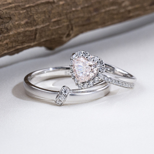 Anillo de compromiso Messi Jewelry MSR-2168 de 18k con diamantes cultivados en laboratorio de corte corazón en varios colores. - Product Image 1