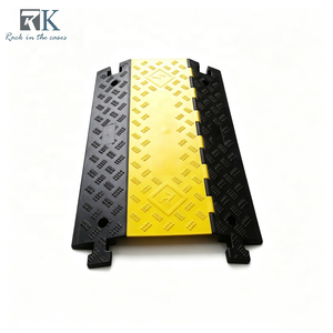 Rampe de protection de câbles à prix abordable, en caoutchouc, avec couvercle jaune en caoutchouc, pour usage extérieur et intérieur - Product Image 1