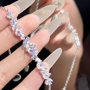 Bracciale a Cuore in Lega Elettroplaccata con Fiore di Glicine e Pietra Naturale - Modello Fan Qi, Regalo per Ricchezza e Amore - Product Image 1