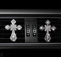 Diffuseur de parfum pour voiture V-6665 en forme de croix de Jésus en cristal, décoration intérieure automobile, clip pour grille d'aération