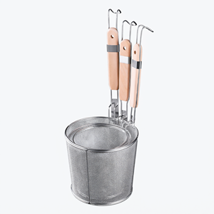 Écumoire à nouilles en acier inoxydable avec poignée en bois, design empilable pour cuisine domestique - Product Image 1