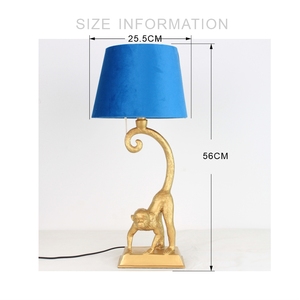 <span class=keywords><strong>Lampe</strong></span> de table <span class=keywords><strong>singe</strong></span> <span class=keywords><strong>avec</strong></span> abat-jour en velours bleu lampes animaux dorés décor à la maison pour salon chambre éclairage intérieur décoratif - Product Image 5