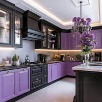 Meuble de cuisine noir de luxe gothique, îlot violet sur mesure, zone de cuisson modulaire en bois massif, design de mobilier royal