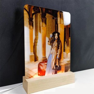<span class=keywords><strong>Cadre</strong></span> Photo en Acrylique Lumineux LED Vierge à Sublimer avec Base en Bois pour la Fête des Mères, les Mariages et la Décoration Intérieure - Product Image 5
