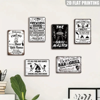 Bienvenue au foyer : Panneau métallique décoratif rétro avec inscription 'Nous avons de la bière et des flammes libres' pour jardin, patio et rassemblements en plein air