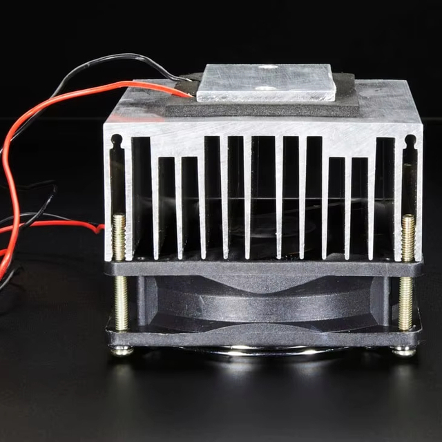 High Quality Manufacturer Black Anodized Radiator Cooler Active Heatsink Radial Fan Heatsink