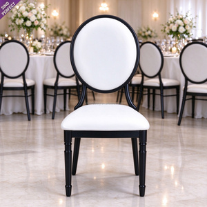 Sillas funerarias Louis personalizadas de metal negro con respaldo redondo, asiento acolchado de PU, apilables, para banquetes, hoteles, restaurantes, bodas y fiestas. - Product Image 1