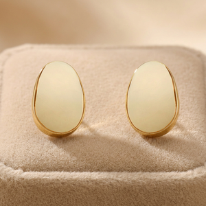 Nouveautés 2025 : Boucles d'oreilles créoles épaisses en laiton plaqué or pour femme, motif galet, bijoux minimalistes certifiés, faits main, personnalisables pour les fêtes - Product Image 3