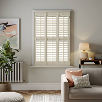 Volets en bois sur mesure, design durable, avec mécanisme à persiennes, type plantation